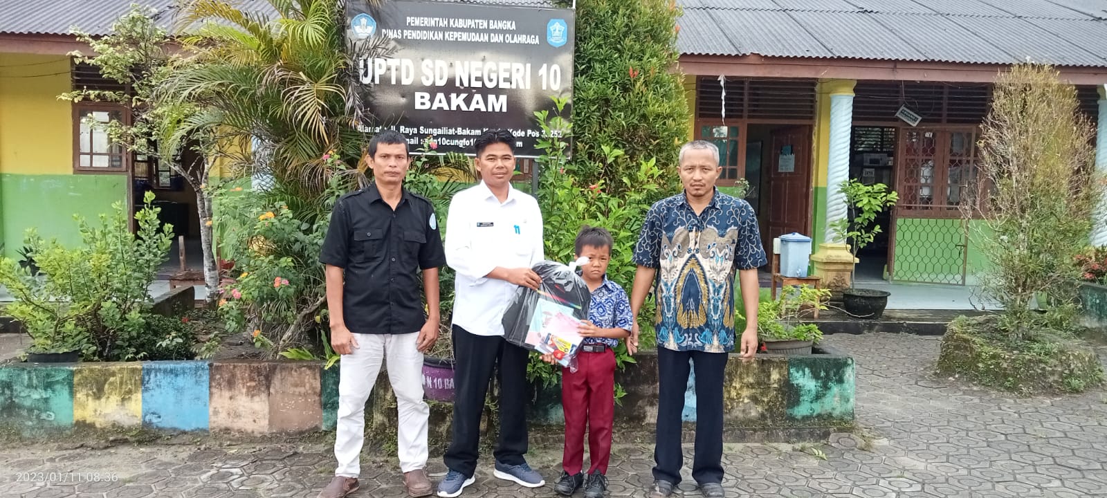 BUMDesa Karya Bersama Bukit Layang Bagi Bansos. Zamzari : ini merupakan langkah awal