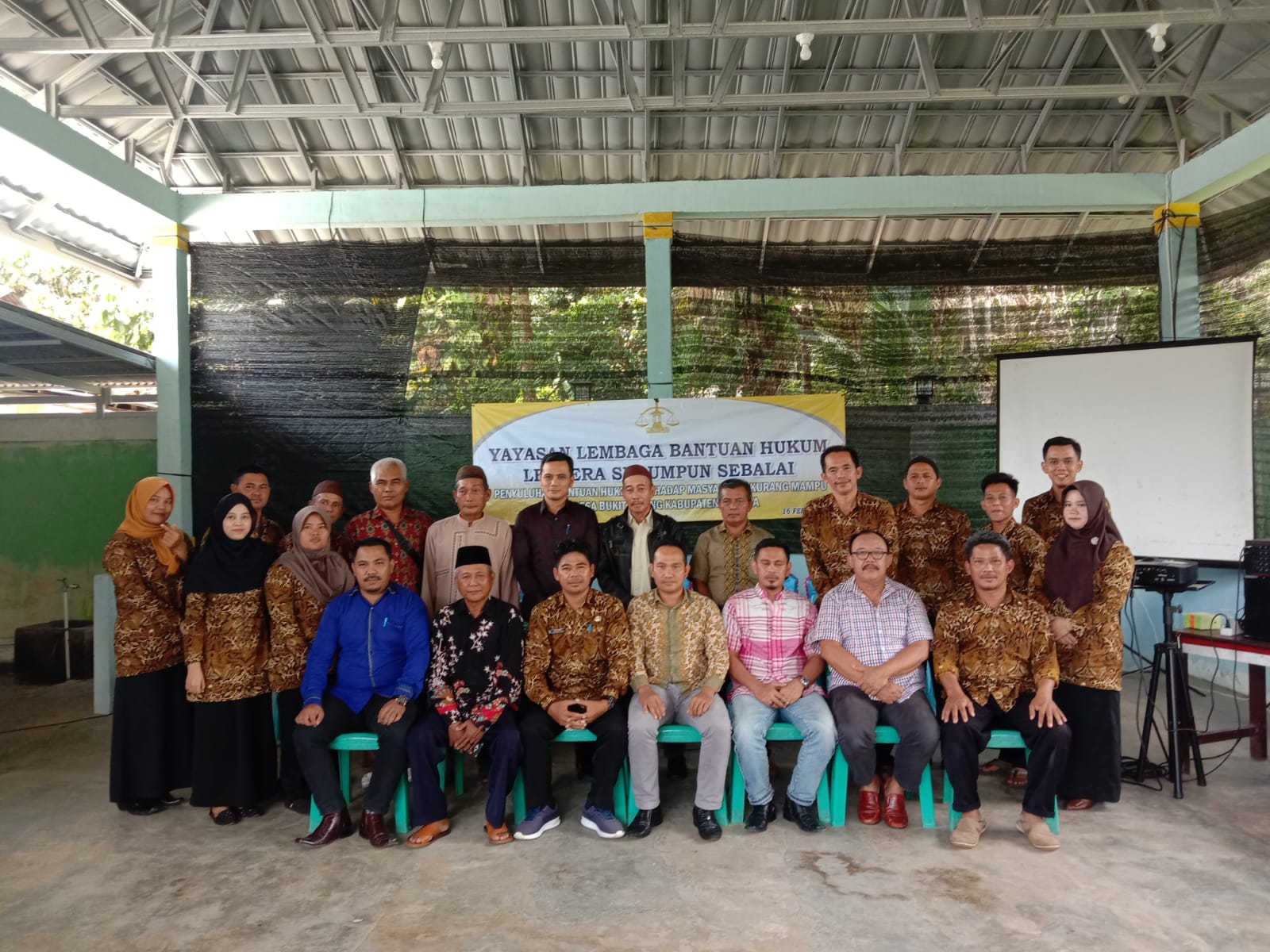 Sosialisasi Yayasan Lembaga Badan Hukum Lentera Serumpun Sebalai di Desa Bukit Layang