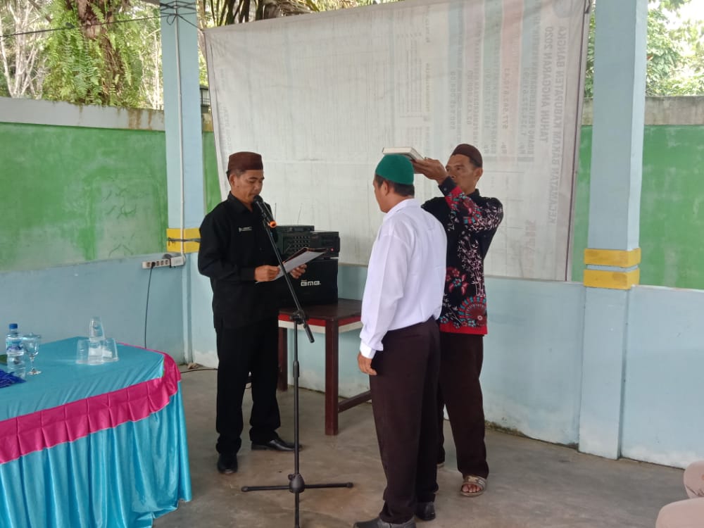 Pelantikan Sultanda (Kepala Dusun 1) terpilih oleh Kades Bukit Layang