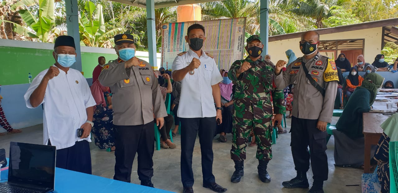 Antusiasme Masyarakat Desa Bukit Layang Ikut Vaksinasi Covid-19 Tinggi